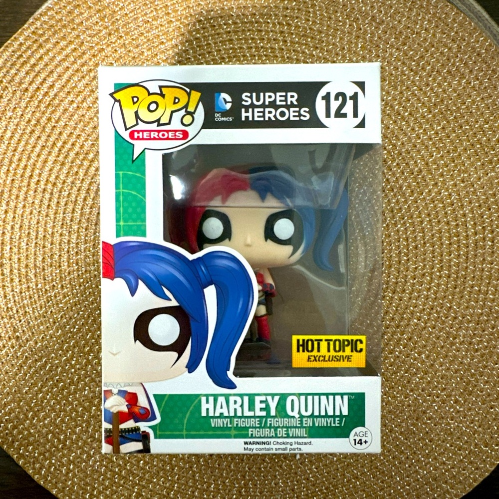 Harley Quinn dc super heroes Funko pop vinyl #121 HT exclusive mint